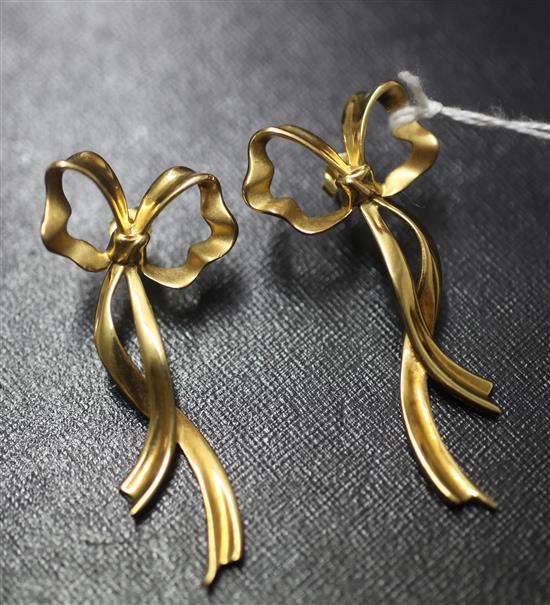 A modern pair of Tiffany & Co 18ct gold ribbon bow earrings, 55mm.